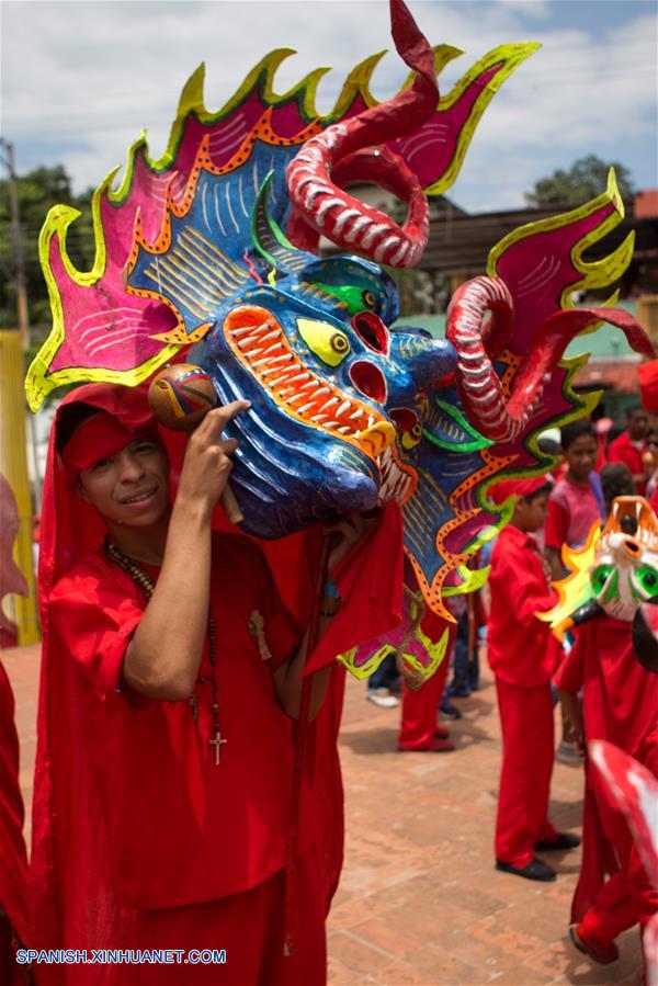 'Diablos Danzantes de Yare' son una manifestación popular religiosa de más de 300 años de antigüedad y que mezcla elementos de las culturas índigena, negra y española.