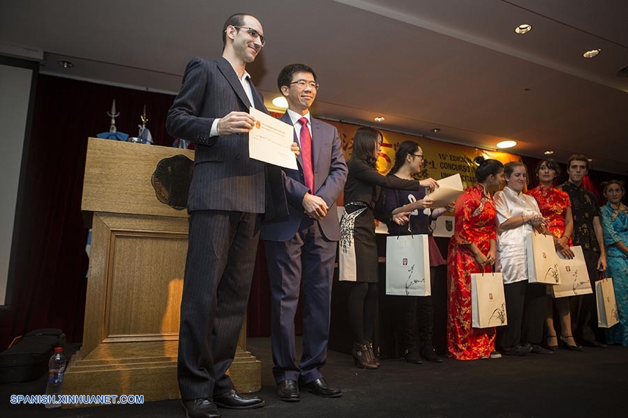 El Instituto Confucio de la Universidad de Buenos Aires (ICUBA) organizó este viernes, con éxito singular, el concurso de oratoria 'Puente Chino', que impulsa y promueve el Ministerio de Educación de China para la enseñanza del idioma mandarín en el exterior (Hanban).
