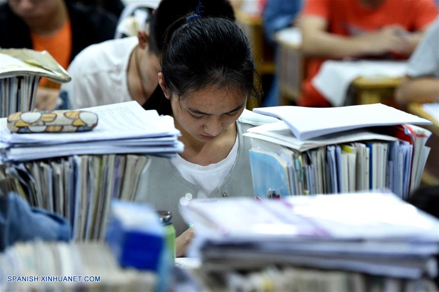 El Ministerio de Educaci&oacute;n de China inst&oacute; a las autoridades locales a prepararse para el pr&oacute;ximo examen de entrada a la universidad, conocido como el 'gaokao' la pr&oacute;xima semana.