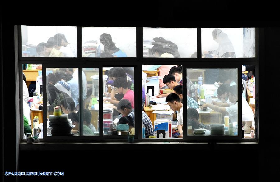 El Ministerio de Educaci&oacute;n de China inst&oacute; a las autoridades locales a prepararse para el pr&oacute;ximo examen de entrada a la universidad, conocido como el 'gaokao' la pr&oacute;xima semana.