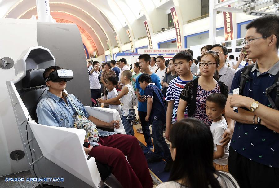 Una exhibición de maravillas tecnológicas chinas, entre las que está la computadora más rápida del mundo, tiene el objetivo de acercar la ciencia y la tecnología a la vida cotidiana de la gente en China.