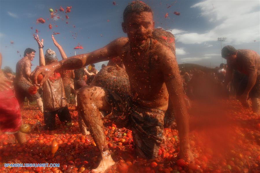 La Gran 'Tomatina', es una fiesta realizada anualmente en honor del cultivador del tomate en la población de Sutamarchán, en el departamento de Boyacá al centro del país andino.