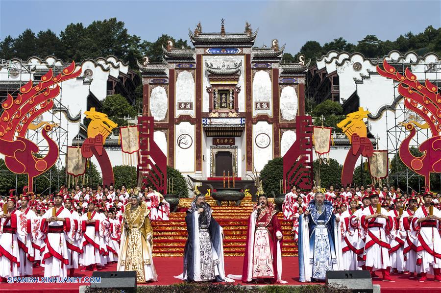 El Festival del Bote de Dragón o 'Duanwu' en chino, se celebra el quinto día del quinto mes del calendario lunar, celebrándose este año el 9 de junio.