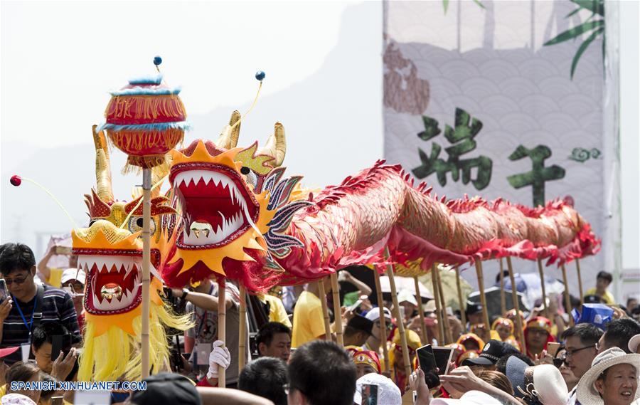 El Festival del Bote de Dragón o 'Duanwu' en chino, se celebra el quinto día del quinto mes del calendario lunar, celebrándose este año el 9 de junio.