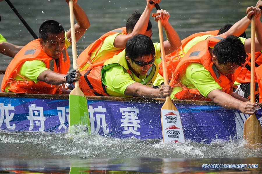 (8)CHINA-TIANJIN-SOCIEDAD-FESTIVAL