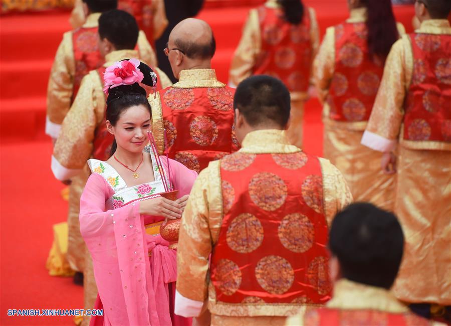 Una ceremonia de sacrificio para Chen Jinggu, o la Dama de Linshui, conocidad como la protectora de las madres y los niños en la historia tradicional de Fujian, se lleva a cabo en el condado de Futian.