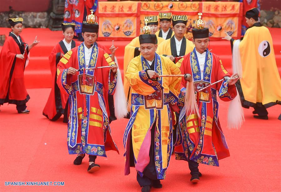 Una ceremonia de sacrificio para Chen Jinggu, o la Dama de Linshui, conocidad como la protectora de las madres y los niños en la historia tradicional de Fujian, se lleva a cabo en el condado de Futian.