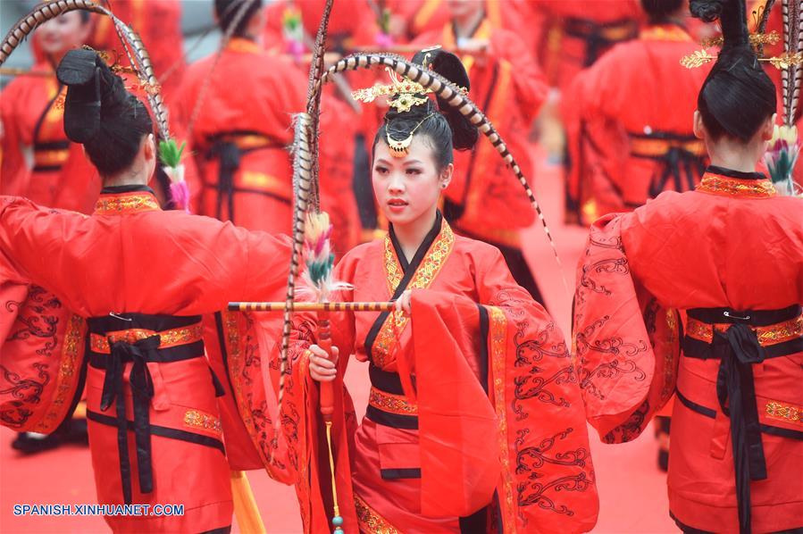 Una ceremonia de sacrificio para Chen Jinggu, o la Dama de Linshui, conocidad como la protectora de las madres y los niños en la historia tradicional de Fujian, se lleva a cabo en el condado de Futian.