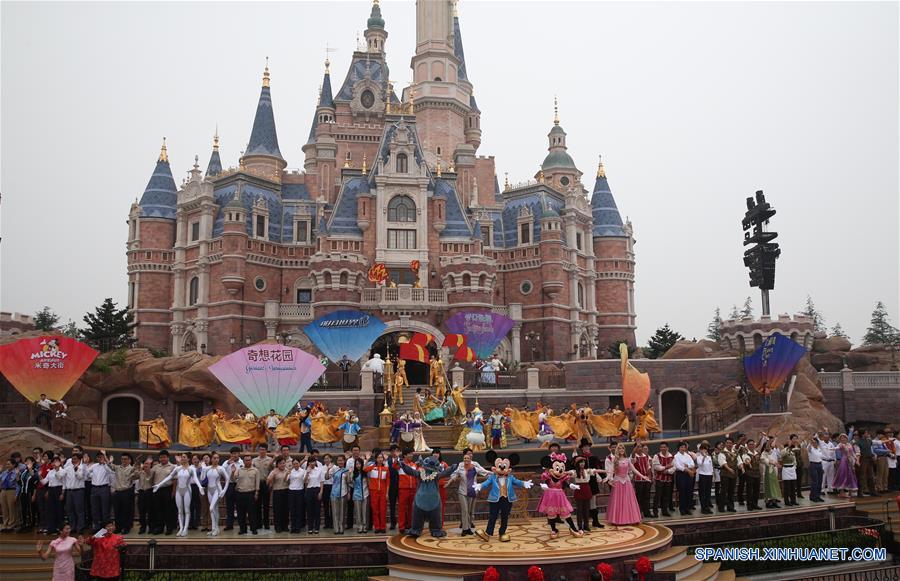 (1)CHINA-SHANGHAI-INDUSTRIA-DISNEYLANDIA 