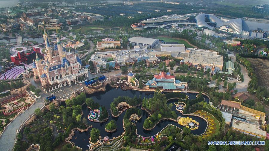 (2)CHINA-SHANGHAI-INDUSTRIA-DISNEYLANDIA 