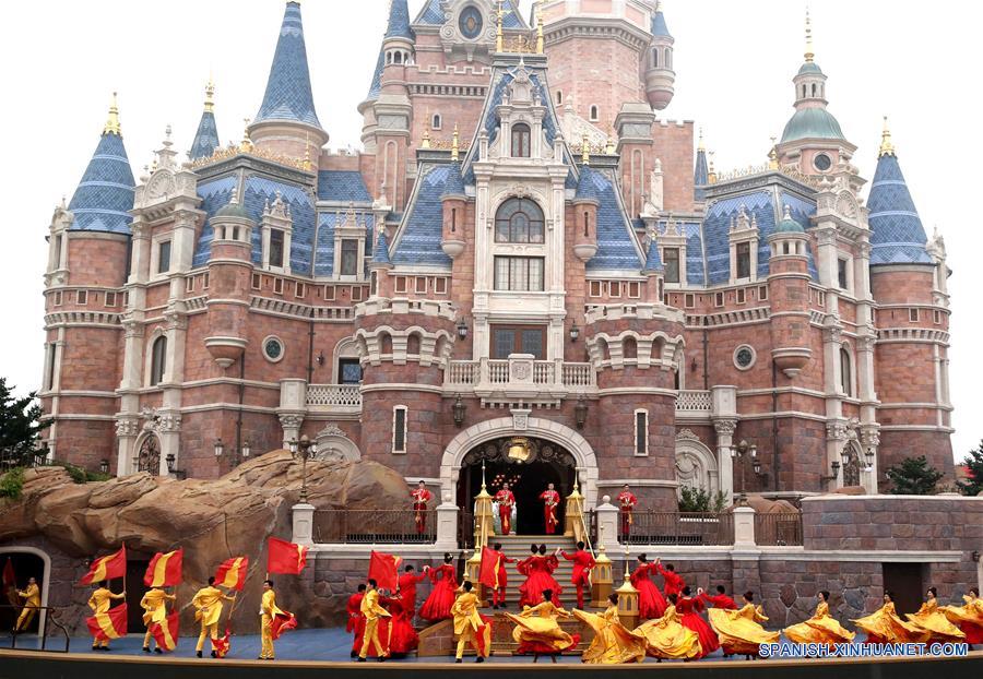 (9)CHINA-SHANGHAI-INDUSTRIA-DISNEYLANDIA