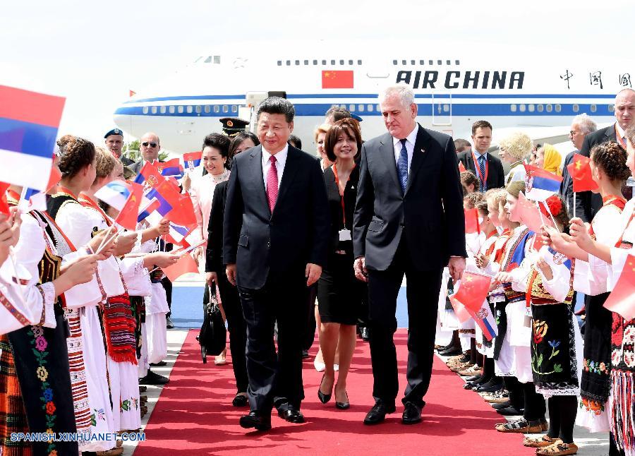 El presidente de China, Xi Jinping, llegó hoy a Belgrado para una visita de Estado a Serbia, país con el que China busca continuar la amistad tradicional y fortalecer el compromiso económico.
