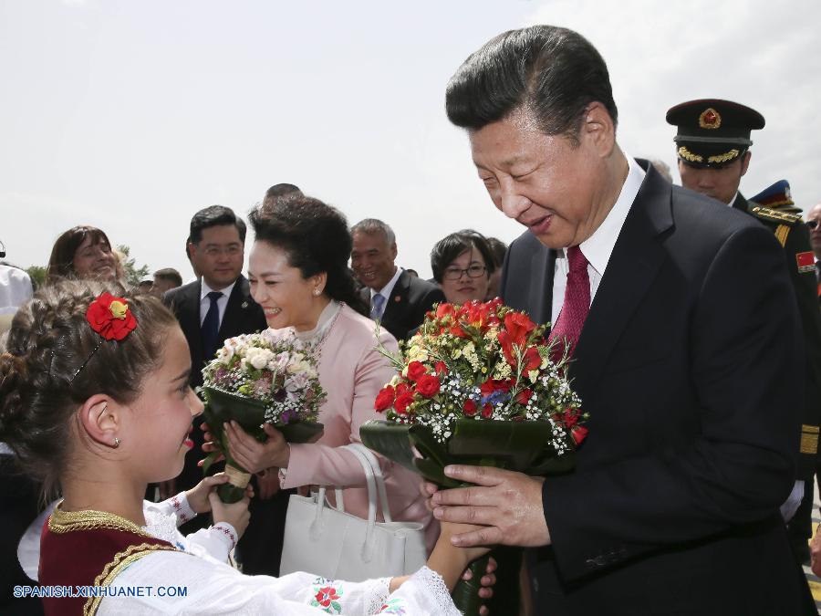 El presidente chino, Xi Jinping, afirmó el viernes en Belgrado que su país y Serbia son 'amigos en todo momento' y tienen un 'vínculo fraternal especial', llamando a ambas partes a ampliar sus relaciones.