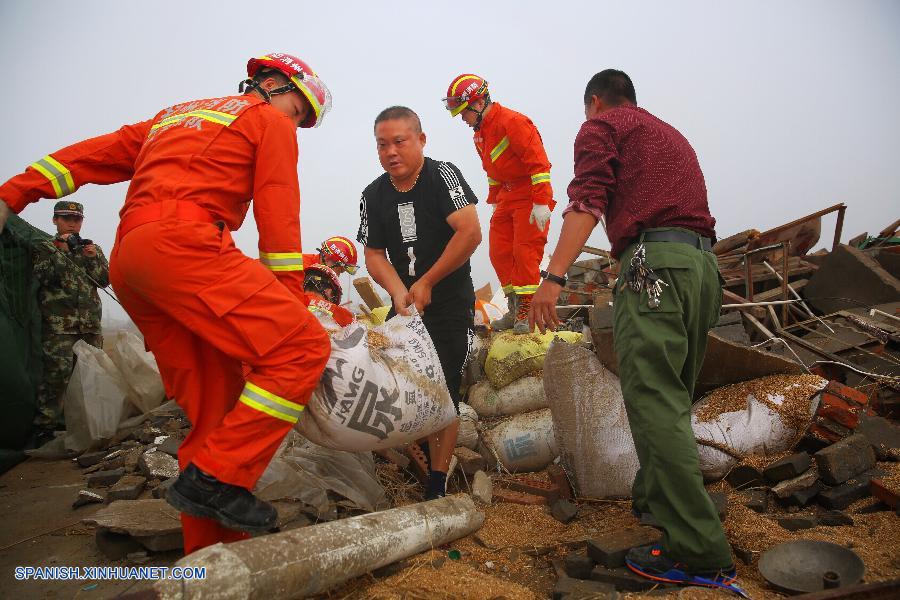 El consejero de Estado chino Yang Jing llegó hoy a la ciudad de Yancheng de la provincia de Jiangsu, este de China, y visitó a las víctimas del tornado del jueves que causó la muerte a por lo menos 98 personas y heridas a 846.