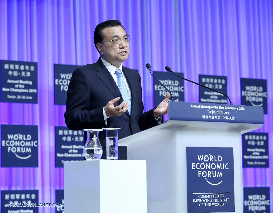 A pesar de las fluctuaciones inevitables a corto plazo en el crecimiento durante la transición, la economía china no sufrirá un 'aterrizaje forzoso', aseguró hoy lunes el primer ministro chino, Li Keqiang.