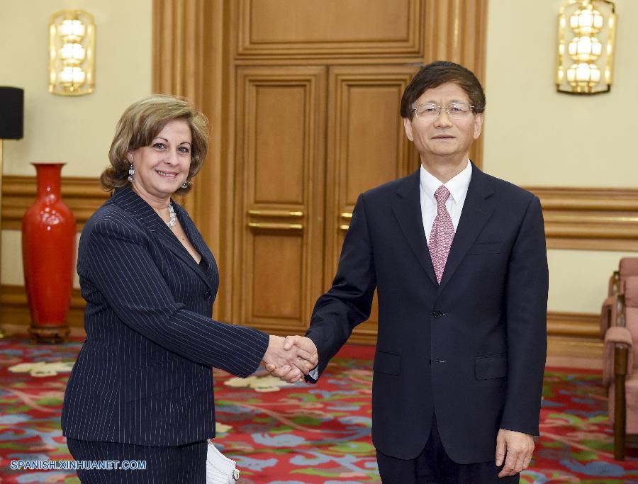 Un alto funcionario del Partido Comunista de China (PCCh) se reunió hoy lunes con la ministra cubana de Justicia, María Esther Reus, para hablar de la cooperación judicial bilateral.