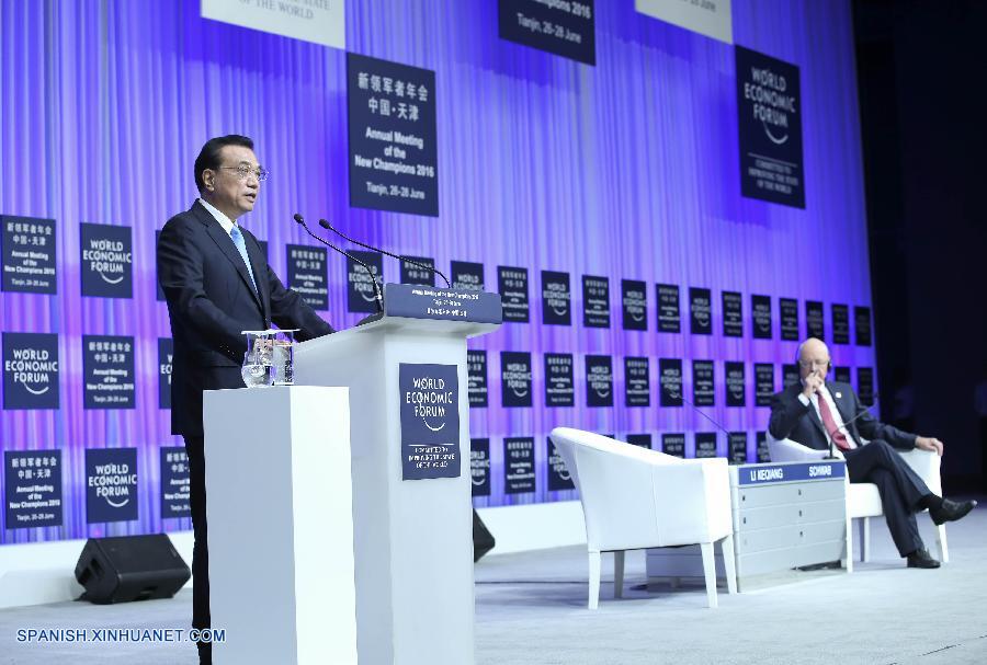 El primer ministro de China, Li Keqiang, rechazó hoy en Tianjin la posibilidad de que la economía china tenga un aterrizaje forzoso, en un discurso pronunciado durante la Reunión Anual de Nuevos Campeones 2016, o Davos de Verano.