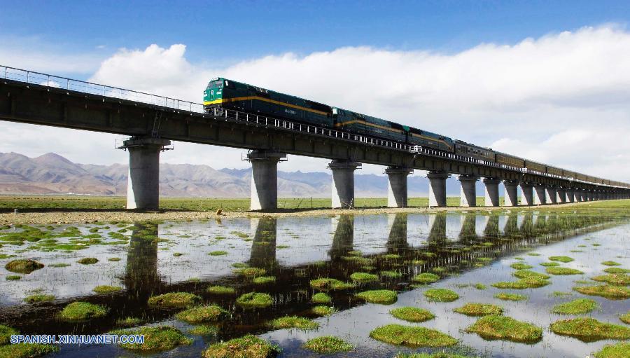 El tren Qinghai-Tíbet de China, el sistema ferroviario más elevado del mundo, conmemora hoy su décimo aniversario.