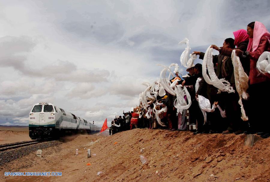 El tren Qinghai-Tíbet de China, el sistema ferroviario más elevado del mundo, conmemora hoy su décimo aniversario.