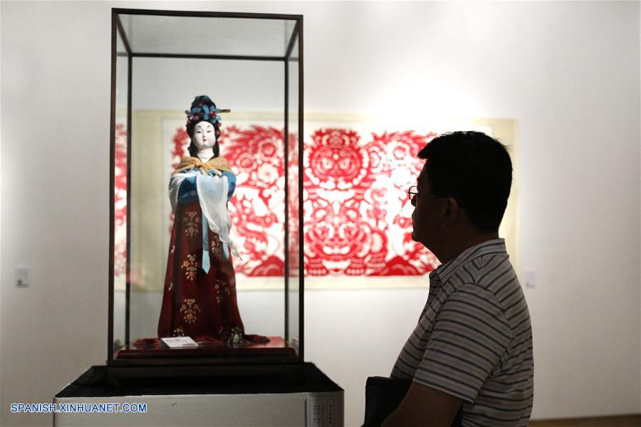 Exhibición de arte folclórico con el tema de la Iniciativa de la Franja y la Ruta en Beijing