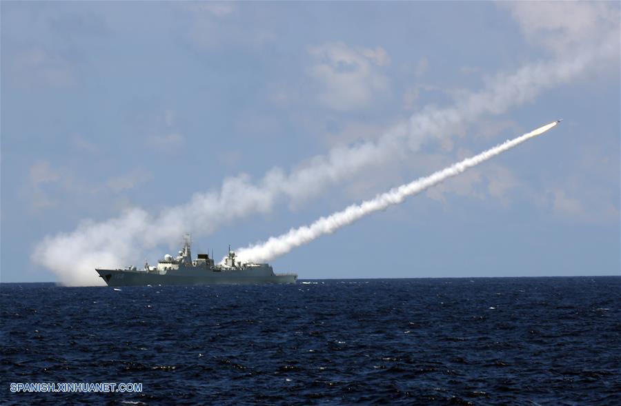 La Marina china realizó este viernes un ejercicio de combate anual en la zona de aguas cerca de la isla de Hainan y las islas de Xisha de China.