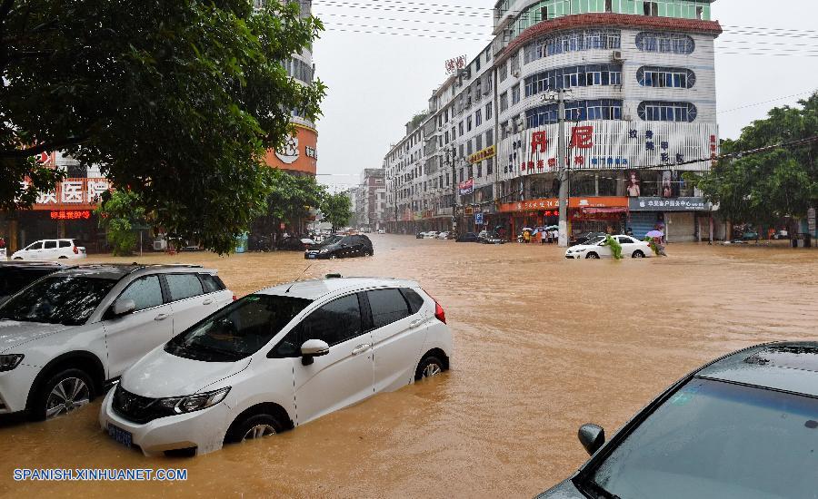 El tif&oacute;n Nepartak tom&oacute; tierra hoy s&aacute;bado por la tarde en la provincia meridional china de Fujian, trayendo consigo fuertes rachas de viento y aguaceros, informaron las autoridades meteorol&oacute;gicas locales.