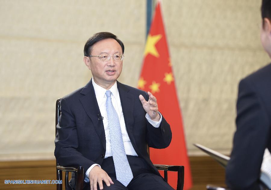 El consejero de Estado de China, Yang Jiechi, dijo el jueves en Beijing que el arbitraje sobre el Mar Meridional de China 'no modificará en lo más mínimo' la determinación de China de seguir el camino del desarrollo pacífico.