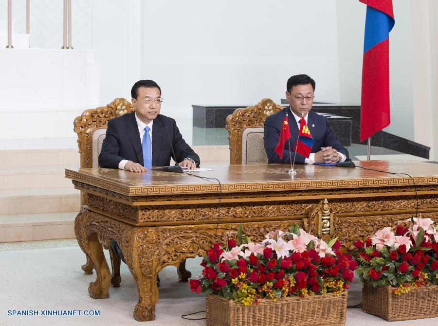 China y Mongolia acordaron hoy acelerar la vinculación de sus respectivas estrategias de desarrollo e impulsar la cooperación para forjar lazos más estrechos, en el marco de la visita del primer ministro chino Li Keqiang a este país sin salida al mar.