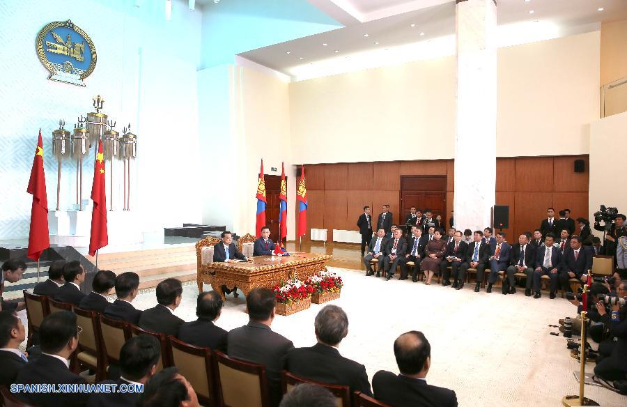 China y Mongolia acordaron hoy acelerar la vinculación de sus respectivas estrategias de desarrollo e impulsar la cooperación para forjar lazos más estrechos, en el marco de la visita del primer ministro chino Li Keqiang a este país sin salida al mar.