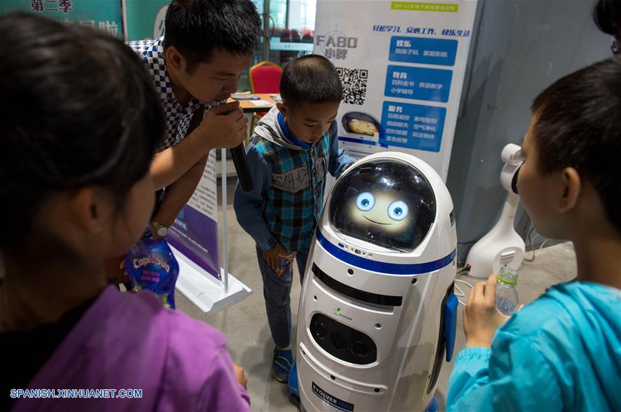 Yunnan: Carnaval de robot y campamento juvenil de verano en Kunming