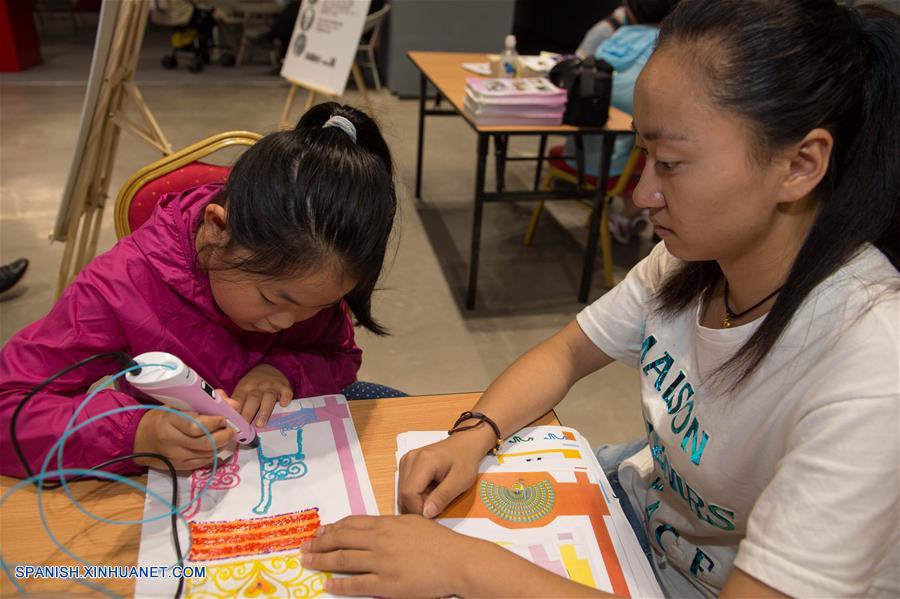 Yunnan: Carnaval de robot y campamento juvenil de verano en Kunming