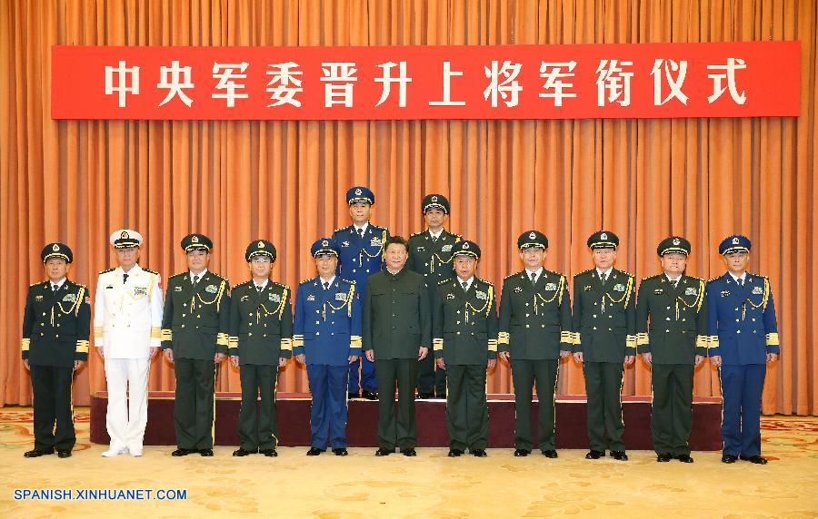 La Comisión Militar Central (CMC) de China promovió hoy a dos altos oficiales militares al rango de general, el más alto para los oficiales en servicio activo.