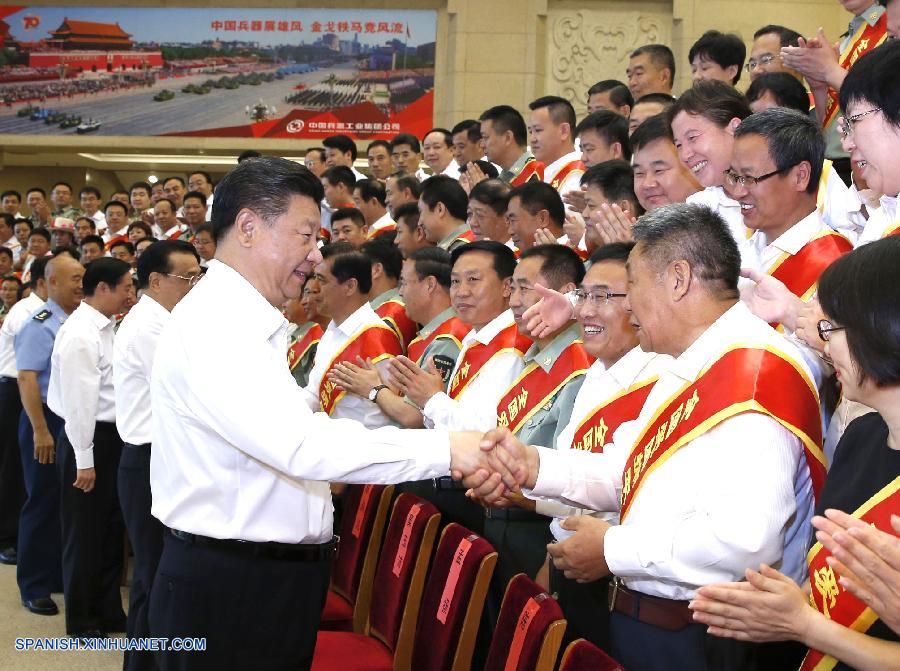 El presidente de China, Xi Jinping, pidió hoy esfuerzos renovados para impulsar la solidaridad entre las fuerzas armadas, el gobierno y el público, cuando se reunió con representantes de organizaciones e individuos modelo.