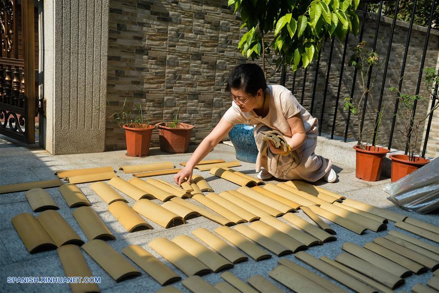 La habilidad de talla es un método tradicional y único para tallar en una superficie muy fina de bambú. Los artistas utilizan sus habilidades en la creación de procedimientos de profundidad y dimensionales para conseguir variadas sombras y nivel en la superficie del bambú.
