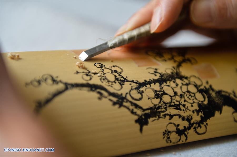 La habilidad de talla es un método tradicional y único para tallar en una superficie muy fina de bambú. Los artistas utilizan sus habilidades en la creación de procedimientos de profundidad y dimensionales para conseguir variadas sombras y nivel en la superficie del bambú.