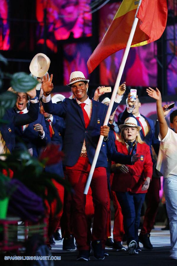 El ex número uno del tenis mundial Rafael Nadal no pudo disimular su alegría este viernes en el Estadio Maracaná de Río de Janeiro tras finalmente portar la bandera de España en la inauguración de unos Juegos Olímpicos.