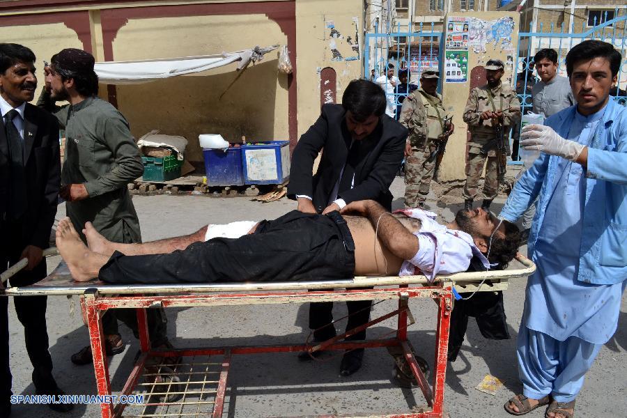 Al menos 93 personas murieron y otras 56 resultaron heridas a causa de una explosión ocurrida la mañana de este lunes en un hospital de la ciudad de Quetta, en el suroeste de Pakistán, informaron funcionarios y medios locales.