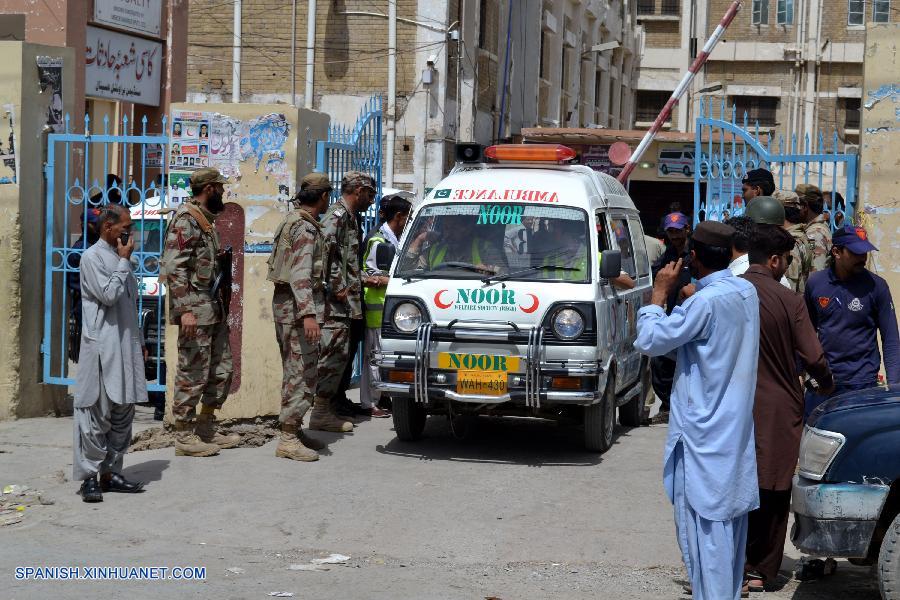 Al menos 93 personas murieron y otras 56 resultaron heridas a causa de una explosión ocurrida la mañana de este lunes en un hospital de la ciudad de Quetta, en el suroeste de Pakistán, informaron funcionarios y medios locales.