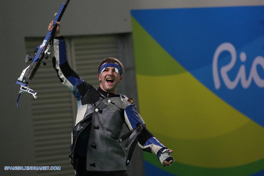 Henri Junghaenel ganó hoy la segunda medalla de oro para Alemania en tiro de 50m rifle tendido masculino.