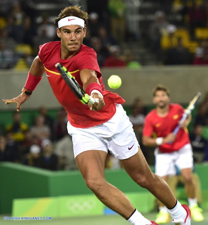 La pareja española de Rafael Nadal y Marc López ganó hoy la medalla de oro en el doble masculino del tenis en los Juegos Olímpicos de Río de Janeiro, tras imponerse a los rumanos Forlin Mergea y Horia Tecau por 6-2, 3-6 y 6-4.