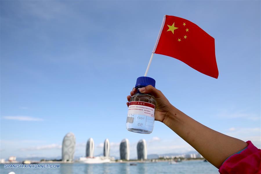 La nave, que partió de Sanya el 22 de junio, transportó a 60 investigadores y tripulantes y un sumergible de control remoto autónomo de 10,000 metros, un sismómetro de fondo marino de 9,000 metros y otros aparatos desarrollados por el país.