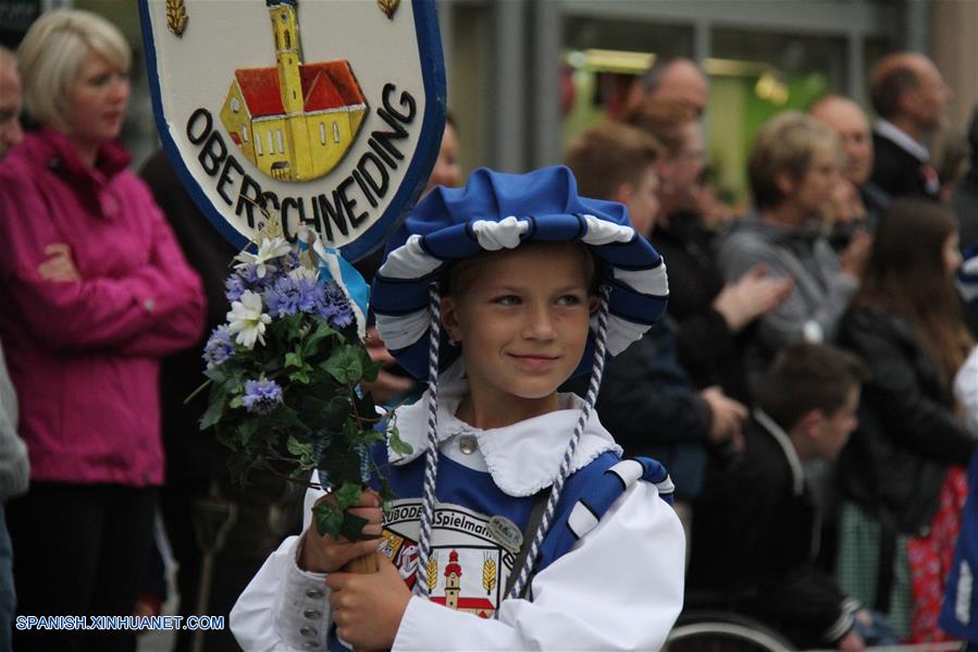 El Festival Gaubodenvolksfest, el segundo festival folclórico en Baviera, fue fundado en 1812 como una festividad agrícola anual para reunir a los pobladores de la región del Danubio.