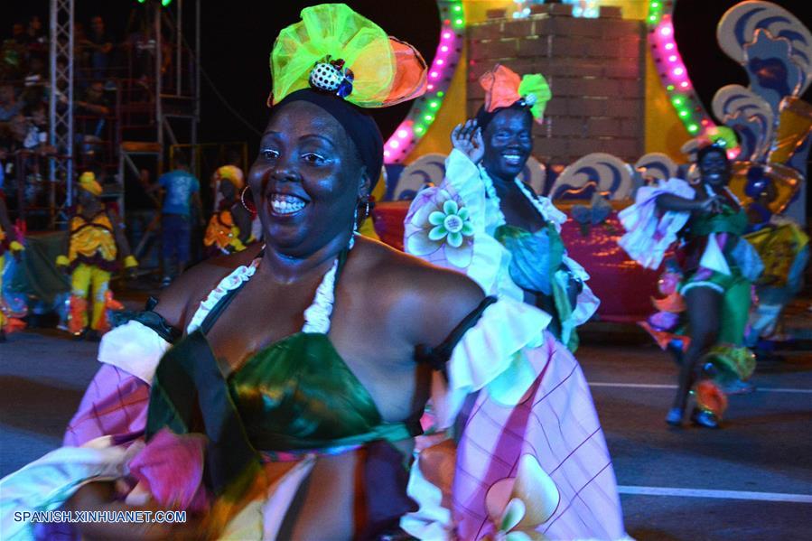 (2)CUBA-HABANA-SOCIEDAD-CARNAVAL