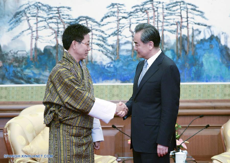 El ministro de Relaciones Exteriores chino, Wang Yi, afrimó que el establecimiento temprano de relaciones diplomáticas entre China y Bután confirma los intereses comunes de ambos países y beneficia la estabilidad y el desarrollo regionales.