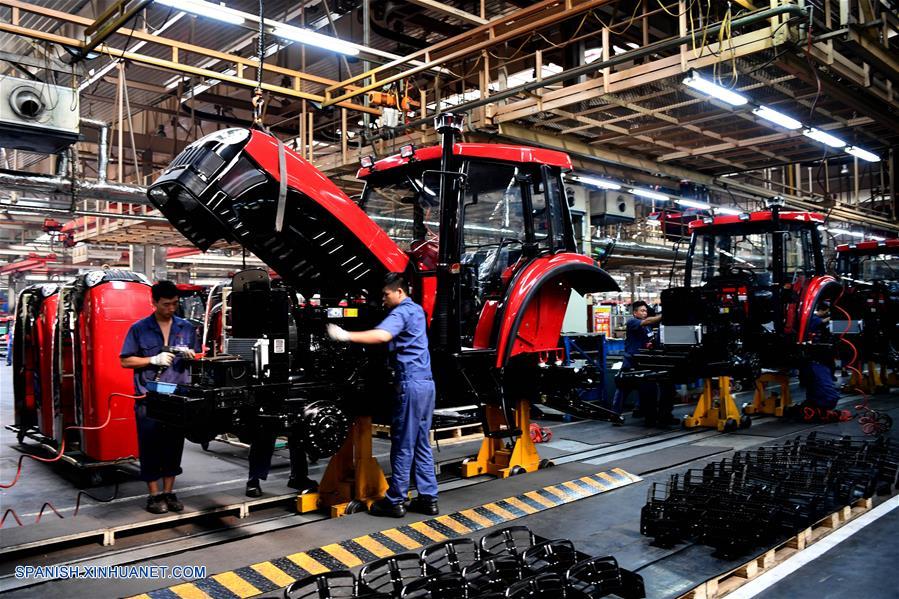 En 1958, el primer tractor caterpillar de China, 'Dongfanghong', fue construido en la Fábrica de Tractor Luoyang, marcando el primer paso de la industria del tractor de China. En las pasadas seis décadas, la fábrica que se renombró como YTO Group Corporation ha producido 3.31 millones de tractores y 2.45 millones de máquinas eléctricas.
