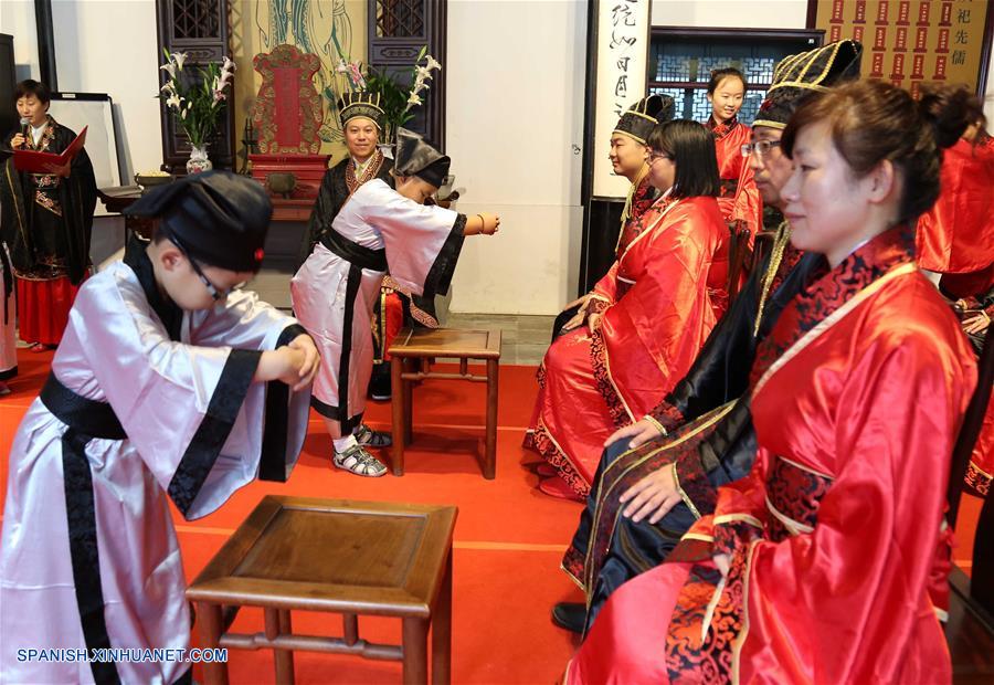 Una ceremonia lleva a cabo con motivo del nuevo semestre en Wuxi.