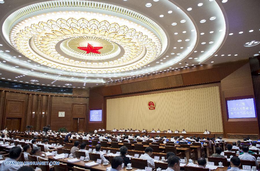 El Comité Permanente de la Asamblea Popular Nacional (APN), la máxima legislatura de China, comenzó hoy su sesión bimestral, en la que los legisladores discutirán las revisiones a las iniciativas de leyes sobre transporte de defensa nacional y cine, entre otras.