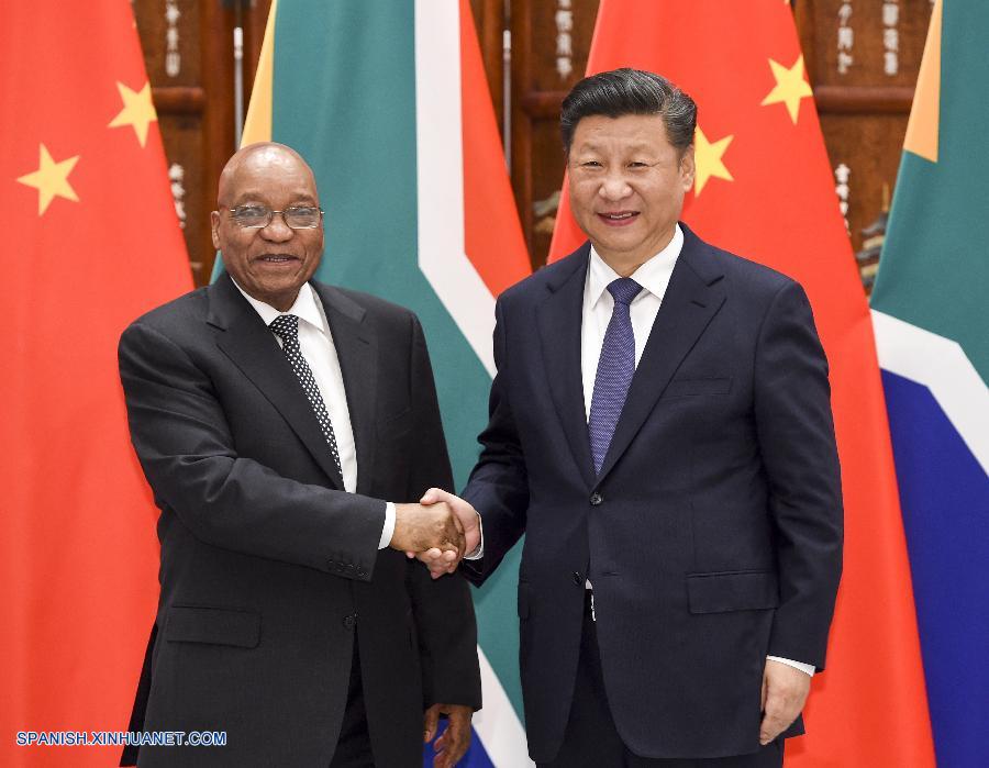 El presidente de China, Xi Jinping, se reunió hoy sábado con su homólogo sudafricano, Jacob Zuma, y ambos líderes se comprometieron a fortalecer las relaciones bilaterales y la coordinación en asuntos multilaterales.