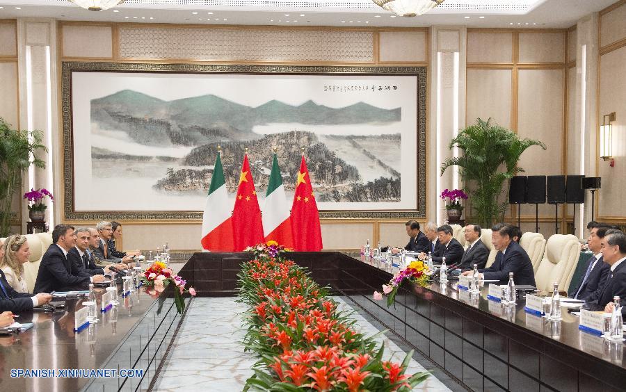 El presidente chino, Xi Jinping, se reunió hoy sábado con el primer ministro de Italia, Matteo Renzi, y ambas partes prometieron esfuerzos para fortalecer la cooperación bilateral.