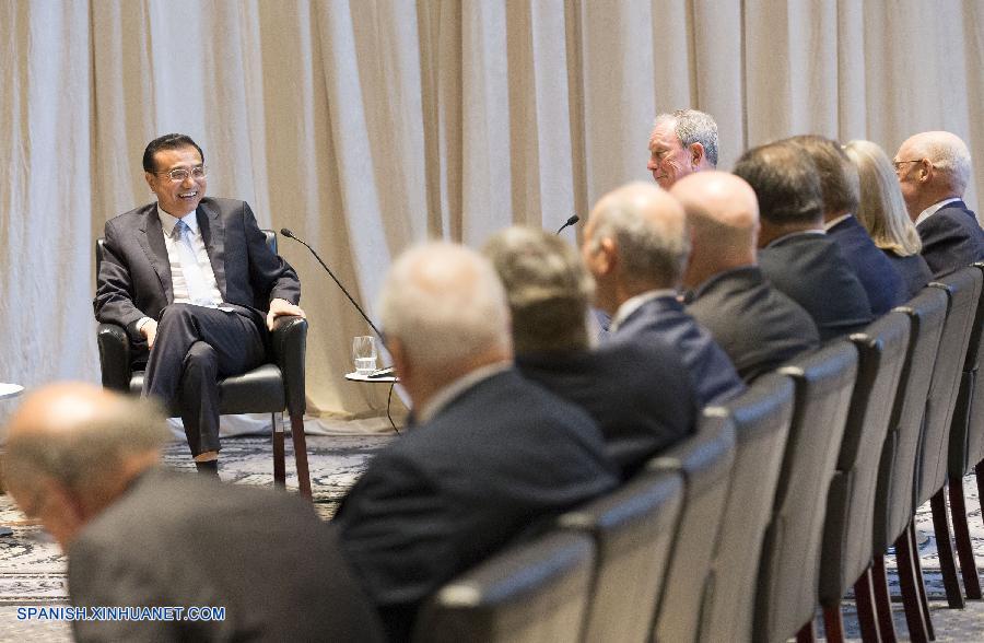 El primer ministro de China, Li Keqiang, se reunió hoy en Nueva York con un grupo de importantes figuras de diversos círculos estadounidenses para hablar sobre los lazos bilaterales y otros temas de interés común.